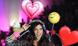 這些圖LINE都沒有！拜金撒嬌裝可愛都通用的時尚表情符號 時尚、EMOJIS、購物、手機、LINE