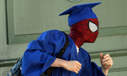 《蜘蛛人驚奇再起2：電光之戰》預告、劇照搶先看 蜘蛛人、驚奇再起、電光之戰、預告、側拍