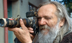 偷窺者的視野  流浪漢自製相機攝影作品 攝影、Miroslav Tichý、Miroslav Tichy、流浪漢、攝影犀利哥、藝術