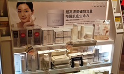 [新聞稿]繽紛聖誕月 86小舖千款美妝下殺4.1折起 86小舖、4.1折、美妝產品、小資女、Crystal Dia、泫雅、李侑菲