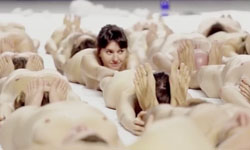 別再嫌棄你的身體了！叫你傾聽身體的全裸演出廣告 Withings、Stop motion、Man+Hatchet、廣告、裸體、身體