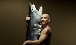 名人裸身為魚發聲　英國公益組織FishLove 2013公益攝影 FishLove、公益、攝影、Denis Rouvre、Gillian Anderson、Serge Hazanavicius、KENZO