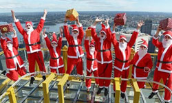 史上「最高」聖誕祝福？在雪梨高塔送禮的聖誕老人 聖誕祝福、雪梨、高塔、聖誕老人、sydney tower eye、雪梨塔