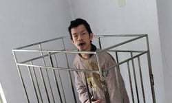 全方位保護=監禁一輩子？老母籠內飼養兒子46年 保護、監禁、母愛、詭異、恐怖