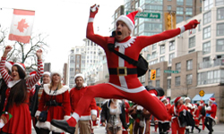 媽啊！有好多聖誕老人在街上 全世界同歡的聖誕狂歡遊行 聖誕節、聖誕老人、遊行、狂歡、派對