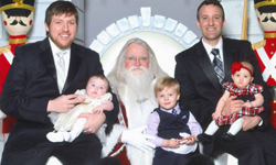 從小屁孩拍到變小屁孩的爸　兄弟檔連續34年與聖誕老公公合照 兄弟、合照、聖誕老公公、攝影