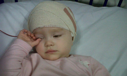 放棄治療 身患絕症的3歲女孩想開心過最後一個聖誕節 癌症、女孩、腦瘤、聖誕節、絕症