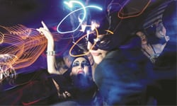 小心卡路里炸彈！10個應付年末聚餐的對策 VOGUE、聖誕節、跨年、party、減肥、卡路里、零食、合身洋裝、挑食、酒類