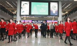 把機場變舞廳  快閃舞散播溫暖散播愛！ 機場、國泰航空、快閃、聖誕節、少女時代