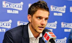 沒了頭髮照樣帥翻天　NBA高富帥錢德勒為癌童剃髮獻愛心 NBA、Chandler Parsons、錢德勒帕森斯、Jeremy Lin、林書豪