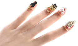 碧昂絲帶起的流行！女孩不可不知的「甲片戒指」特蒐    甲片戒指、tip ring、美甲、指甲、流行