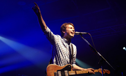 每次演唱會就像是一次性經驗！不得不愛上法蘭茲費迪南的10個理由 法蘭茲費迪南、Franz Ferdinand、復古、龐克、搖滾、黑眼豆豆、魔力紅、Alex、葛萊美獎、此生必看現場