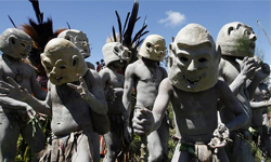 食腦、吸血、挖心、割下體　南太平洋食人族殘忍犯行 活人生吃、南太平洋、食人族、殘忍、活人