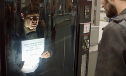 買個飲料也要玩這麼大？逼路人變身007的可樂販賣機 販賣機、可樂、007、龐德、比利時