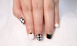 指尖教室：冬季必備！黑白千鳥紋法式指彩 指尖教室、冬季、必備、黑白、千鳥紋、法式、指彩