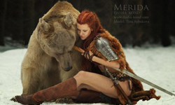 抱抱親親通通來　《勇敢傳說》Coser跟棕熊零距離行國際禮儀 Cosplay、扮裝、皮克斯、勇敢傳說、梅莉達、熊、俄羅斯、戰鬥民族