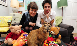 主人請收下我的心意！偷玩偶送給主人的報恩小貓賊 玩偶、貓咪、報恩、貓賊