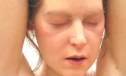 愛麗絲的羞恥誰人知？Rob Mueck鉅細靡遺裸體雕塑 愛麗絲、羞恥、鉅細靡遺、裸體、雕塑、放大、縮小、澳洲、英國、藝術、雕像、人體、露點、Rob Mueck