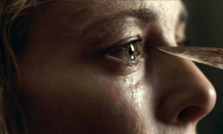 利刃刮眼球！「刀鋒洗眼」被批危險、不衛生 刀鋒、洗眼、中國、四川、利刃