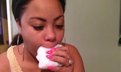 嬰兒的排泄物，她的小確幸─嚼髒尿布上癮的女人 嚼聞、嗅、口感、尿、髒