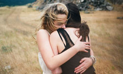 想哭還有我的懷裡可以哭 值得珍惜一生的愛情靠山 失戀、療傷、情傷、友情、姊妹