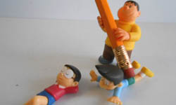 換小夫被霸凌？哆啦A夢桌上玩具搗蛋中    哆啦a夢、玩具、公仔、bandai、縮小燈