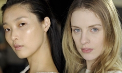 拒當「乾妹妹」！4個讓妳肌膚乾燥的恐怖習慣 VOGUE、肌膚水分、雙唇保濕、防曬產品、去光水