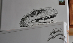 把暴龍放進冰箱要幾個步驟？在冰箱門上作畫的Charlie Layton 冰箱、冰箱門、藝術、畫畫、創意