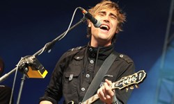 發現好聲音：前壩子樂團成員－實力派暖男Charlie Simpson 發現好聲音、Charlie Simpson、壩子、Busted、搖滾、另類搖滾、龐克搖滾、實力派、樂團、西伯利亞、不插電