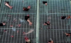 紐約下水道竄出大票活屍！《陰屍路》活廣告嚇壞路人 紐約、下水道、活屍、陰屍路、廣告