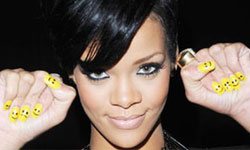 指尖教室：蕾哈娜也愛不釋手！可愛黃色笑臉指彩 指尖教室、笑臉、指彩、蕾哈娜