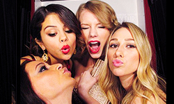 好萊塢的交際花？泰勒絲的好姊妹們 泰勒絲、Taylor Swift、好姊妹、好人緣、BFF、Best Friend Forever、凱蒂佩芮、Katy Perry、蘿兒、Lorde、艾瑪史東、Emma Stone、賽琳娜、Selena Gomez