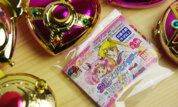 拿出來就能變身！美少女戰士五代變身胸章扭蛋 美少女戰士、變身胸章、扭蛋、月光仙子