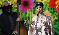 We Don’t Get It! 疑似將窗簾穿上身的女明星紅毯服 窗簾、禮服、凱蒂佩芮、Katy Perry、金卡達夏、Kim Kardashian、愛黛兒、Adele、克莉絲汀史都華、Kristen Stewart、艾兒芬妮、Elle Fanning、莎拉潔西卡派克、Sarah Jessica Parker