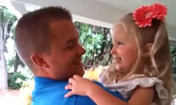 爸你回來了！從軍爸爸與家人團聚的感動瞬間 爸你回來了、從軍、爸爸、家人、團聚、感動、瞬間、軍人、當兵