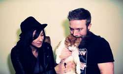 死金遇上貓 死金歌手對貓咪盡情高歌 貓、死金、死亡金屬