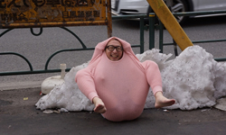 這樣最好保暖啦！日本奇男子單穿毛衣的變態日常 one piece、單穿、セブ山、毛衣、冬天、生活、日本