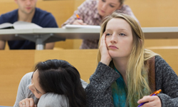 對上課興致缺缺？5個跡象看出你讀錯科系了 大學、科系、無聊、facebook、志願