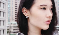 妞power：體驗古典飾品的萬種風情！專訪身兼模特兒與設計師的姿嬙 妞powe、古典飾品、古董飾品、模特兒、設計師