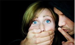 變態退散！女子夜歸安全守則 女子、夜歸、安全、守則、變態、退散、夜生活、工作、忙碌、深夜、保護、危機、回家