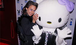 當HELLO KITTY遇上Playboy會變成？ HELLO KITTY、Playboy、Colette、瘋馬秀、萊卡相機