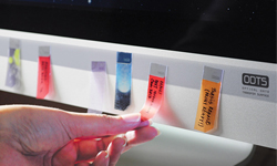 不需要找插槽了！一貼即傳的神奇便利貼隨身碟 USB、隨身碟、ODTS、dataSTICKIES、德國紅點設計獎