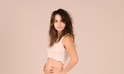 正妹全脫秀黑森林　露毛自拍諷審美觀 裸身、裸體、全裸、正妹、黑森林