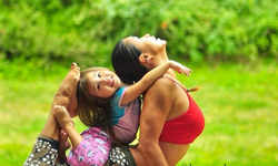 運動一點都不無聊！超萌母女的親子瑜珈 運動、瑜珈、母女、萌、開心