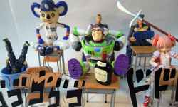 動漫人物上課的時候都在……惡搞學校課桌椅 惡搞、動漫、學校、校園、青春