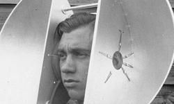 連堆保齡球瓶都有專人服務？你沒見過的古早職業大公開 工作、電話接線生、點燈人、敵機偵測員、Knocker-upper、堆保齡球瓶員、盜屍者、工廠說書人