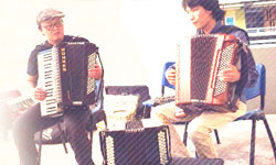 文青就是腳勤：兩把手風琴配一把吉他！ 展覽、表演、藝文活動、活動、假日、週末、約會、出遊、藝術