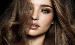 「豪宅、扭腰、擺臀、脫衣」天使米蘭達的每支廣告怎麼看都一樣？ Mirandakerr、commercial、similar、reebok、h&m