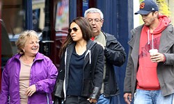 妞快報：如何套牢蜜拉庫妮絲？艾希頓庫奇求婚前先求____ 妞快報、蜜拉庫妮絲、艾希頓庫奇、求婚、訂婚