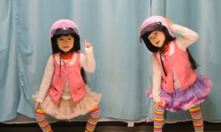 雙胞胎小蘿莉齊跳汽缸舞！唱現場的超萌《Bar Bar Bar》       萌、蘿莉、汽缸舞、Bar Bar Bar、Crayon Pop